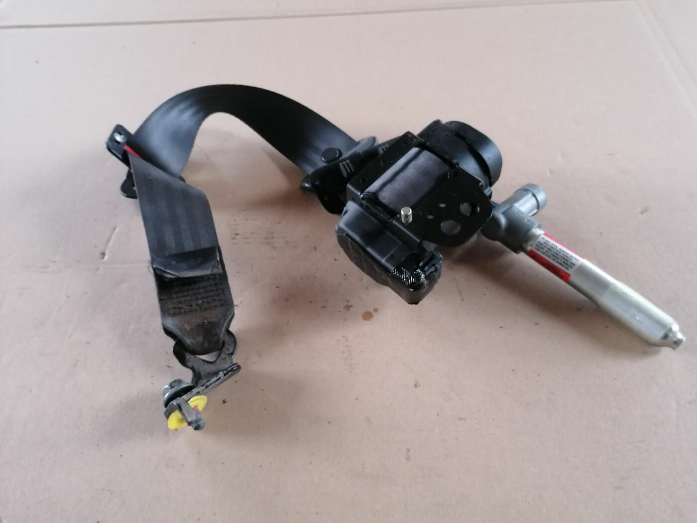 Aizmugurējā labā drošības josta priekš VOLVO S60 2004 2 Aizmugurējā labā drošības josta priekš VOLVO S60 2004