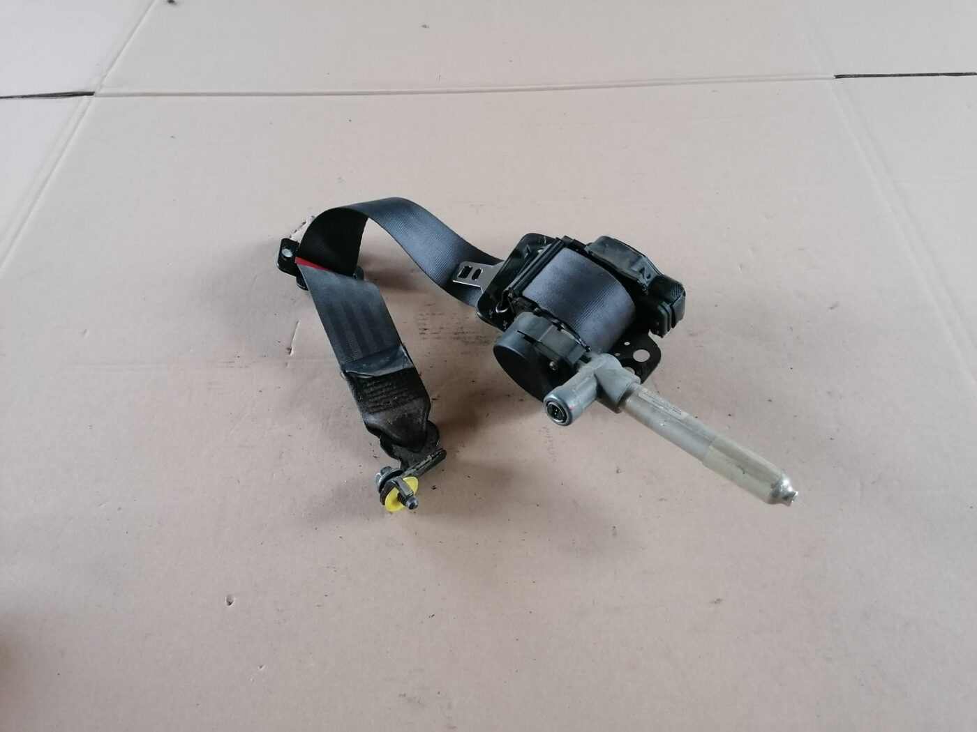 Aizmugurējā labā drošības josta priekš VOLVO S60 2004 4 Aizmugurējā labā drošības josta priekš VOLVO S60 2004