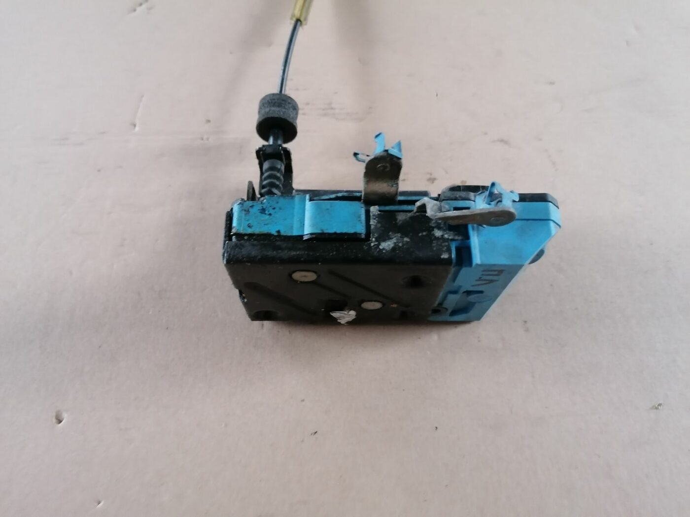 Priekšējo kreiso durvju slēdzene priekš VOLVO S60 2004 2 Priekšējo kreiso durvju slēdzene priekš VOLVO S60 2004