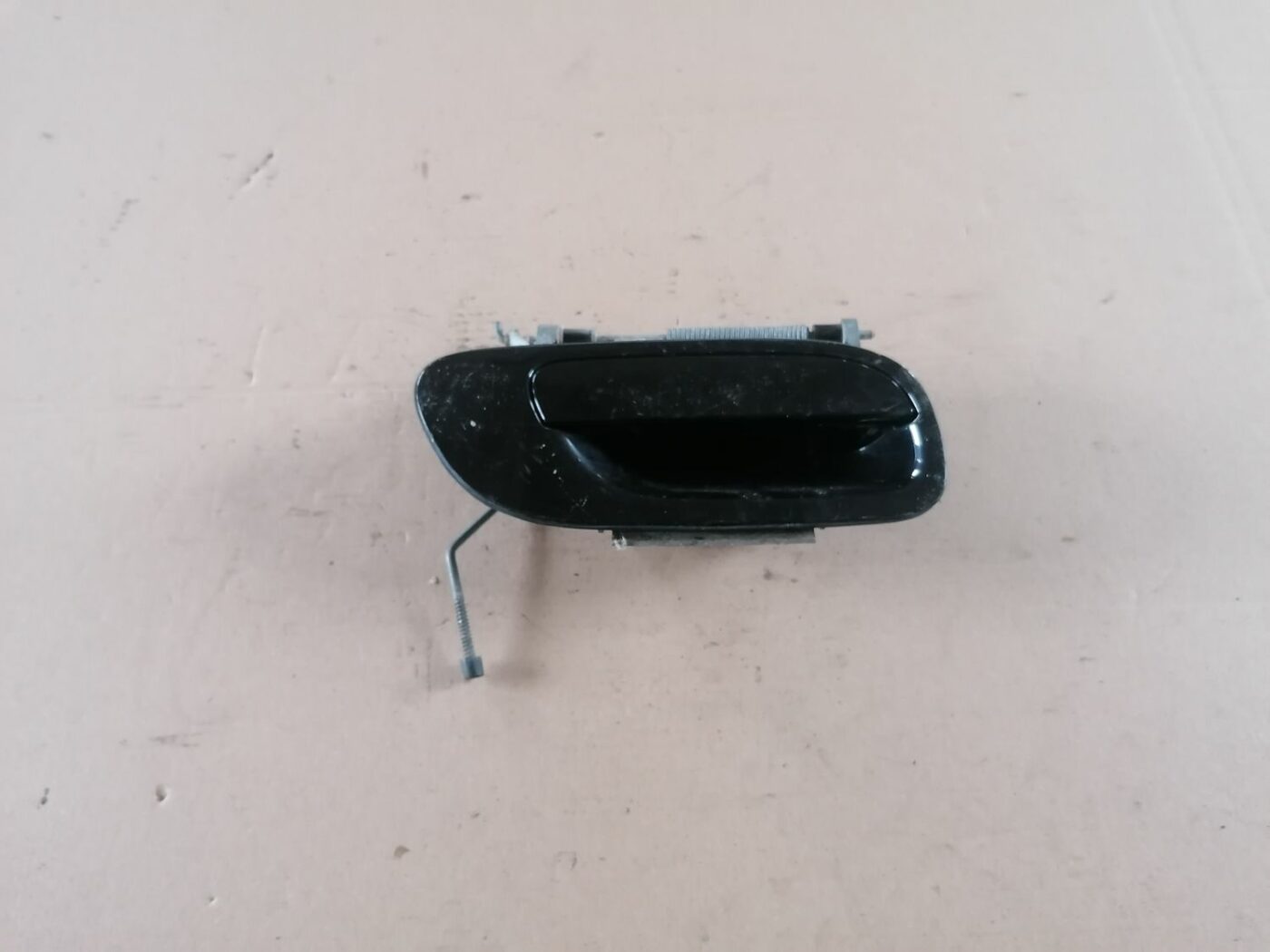 Priekšējāis labais durvju rokturis priekš VOLVO S60 2004 1 Priekšējāis labais durvju rokturis priekš VOLVO S60 2004