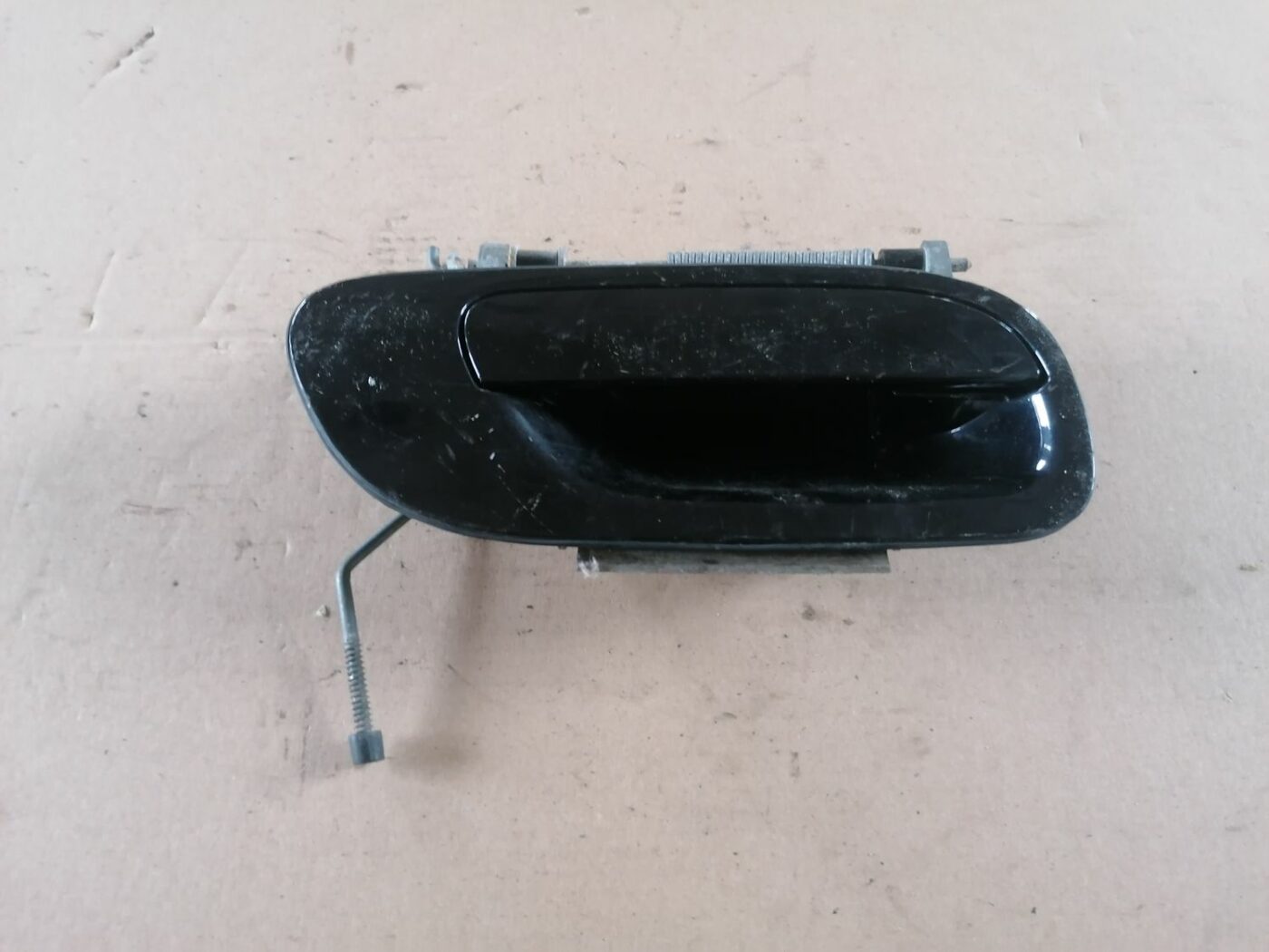 Priekšējāis labais durvju rokturis priekš VOLVO S60 2004 2 Priekšējāis labais durvju rokturis priekš VOLVO S60 2004