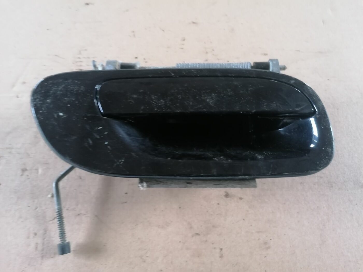 Priekšējāis labais durvju rokturis priekš VOLVO S60 2004 6 Priekšējāis labais durvju rokturis priekš VOLVO S60 2004