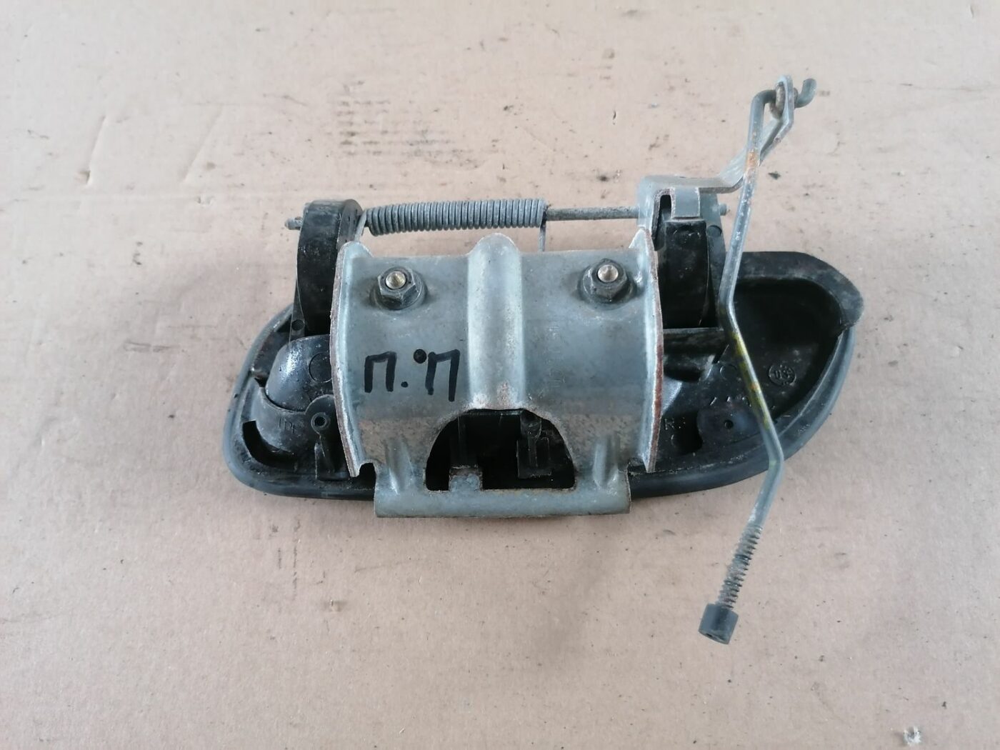 Priekšējāis labais durvju rokturis priekš VOLVO S60 2004 4 Priekšējāis labais durvju rokturis priekš VOLVO S60 2004