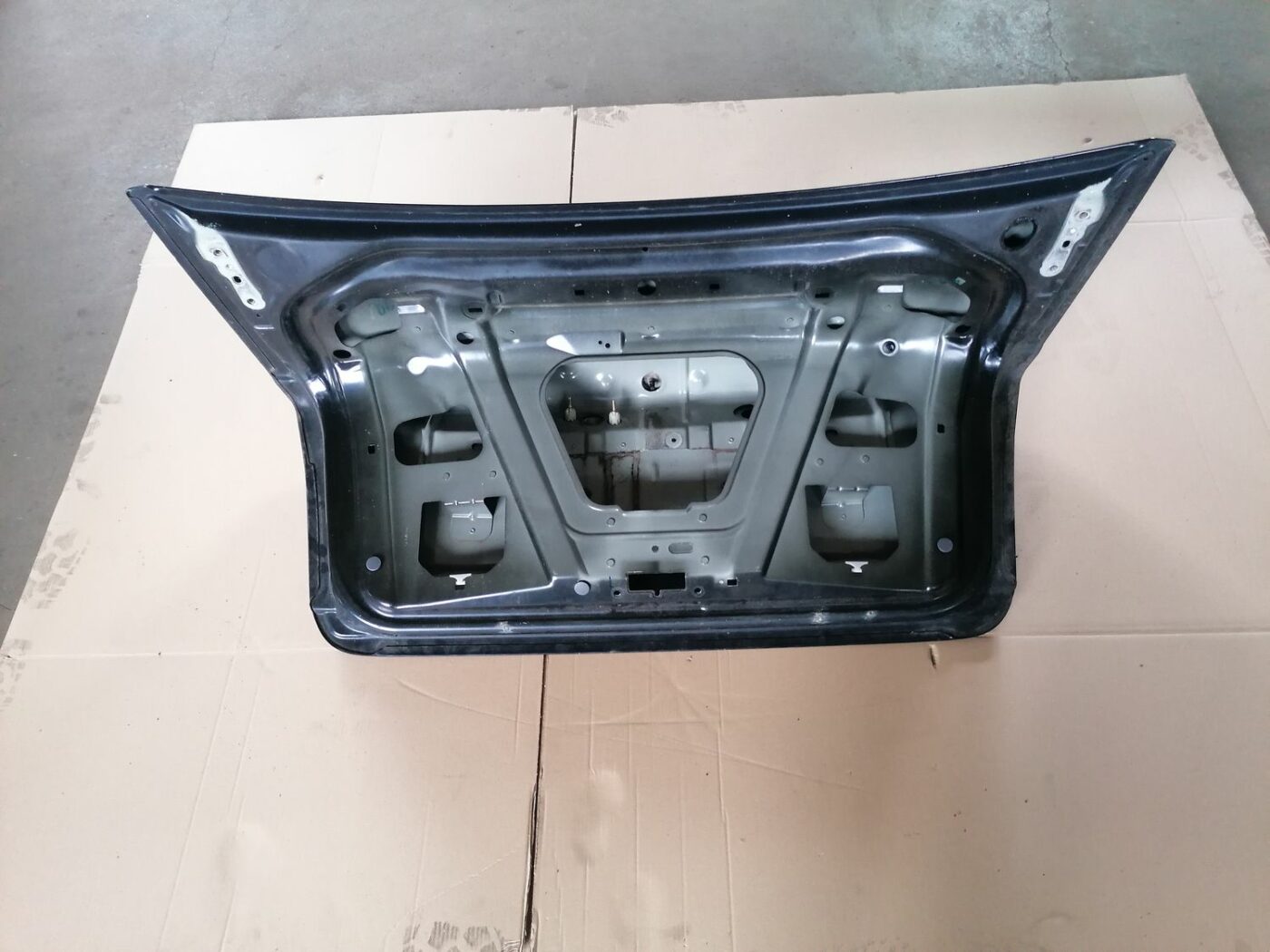 Bagāžnieka vāks priekš VOLVO S60 2004 4 Bagāžnieka vāks priekš VOLVO S60 2004