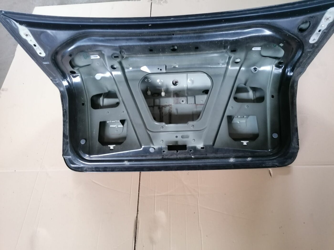 Bagāžnieka vāks priekš VOLVO S60 2004 3 Bagāžnieka vāks priekš VOLVO S60 2004