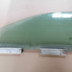 Priekšējo kreiso durvju stikls priekš VOLVO S60 2004