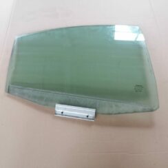 Aizmugurējo labo durvju stikls priekš VOLVO S60 2004