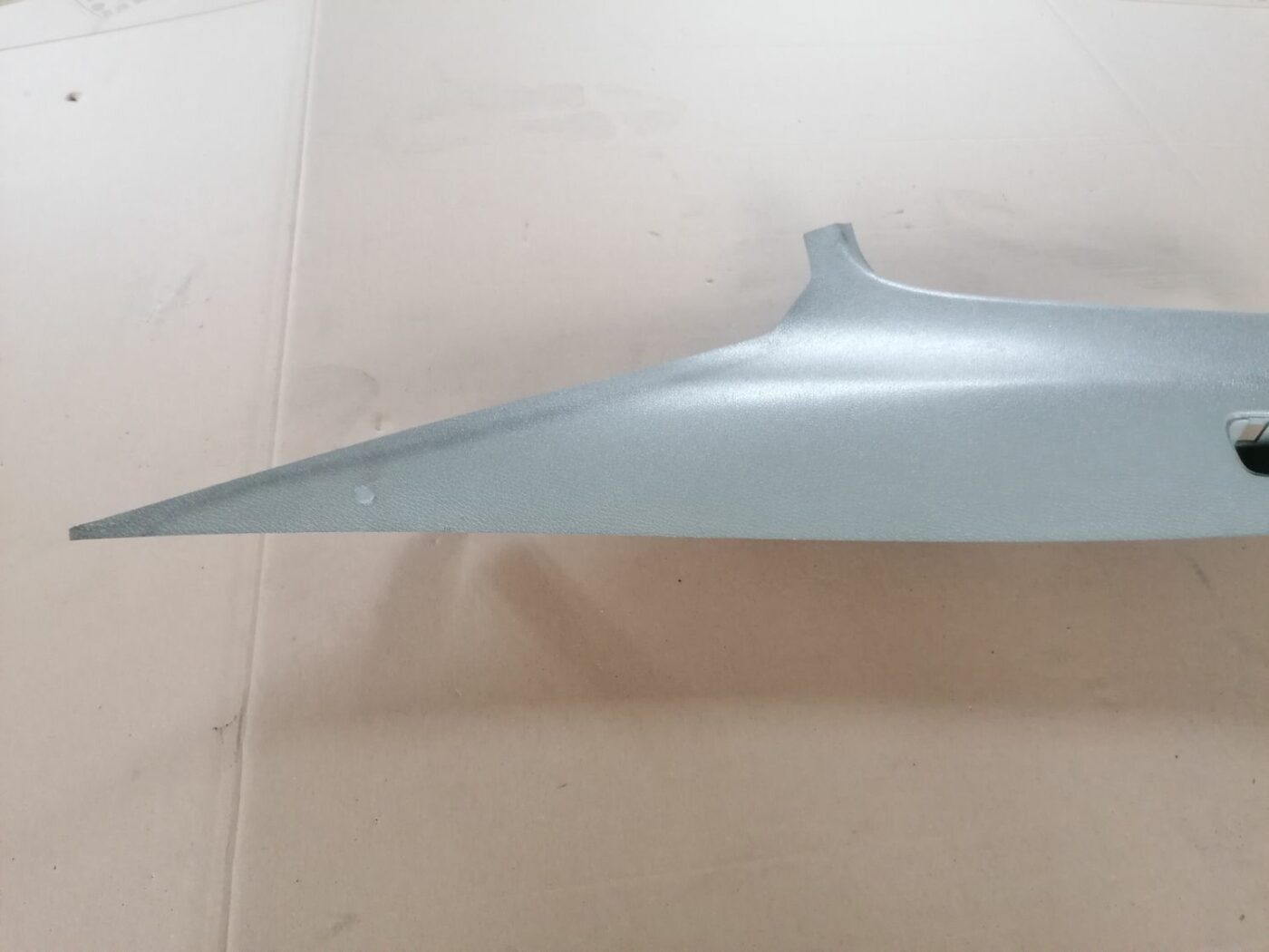 Aizmugurējas salona statnes apdare priekš VOLVO S60 2004