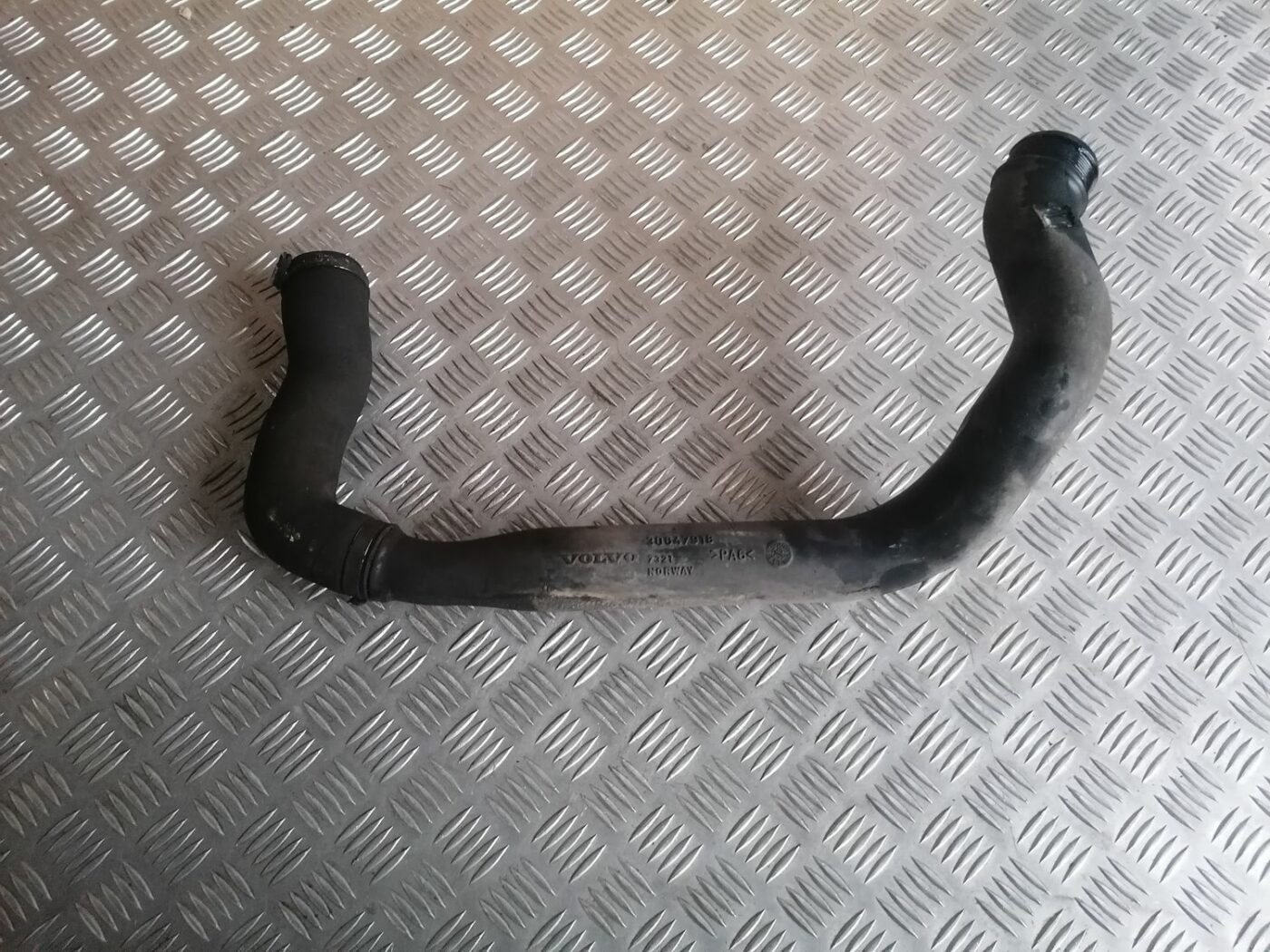 Interkulera caurule priekš VOLVO S60 2004 1 Interkulera caurule priekš VOLVO S60 2004