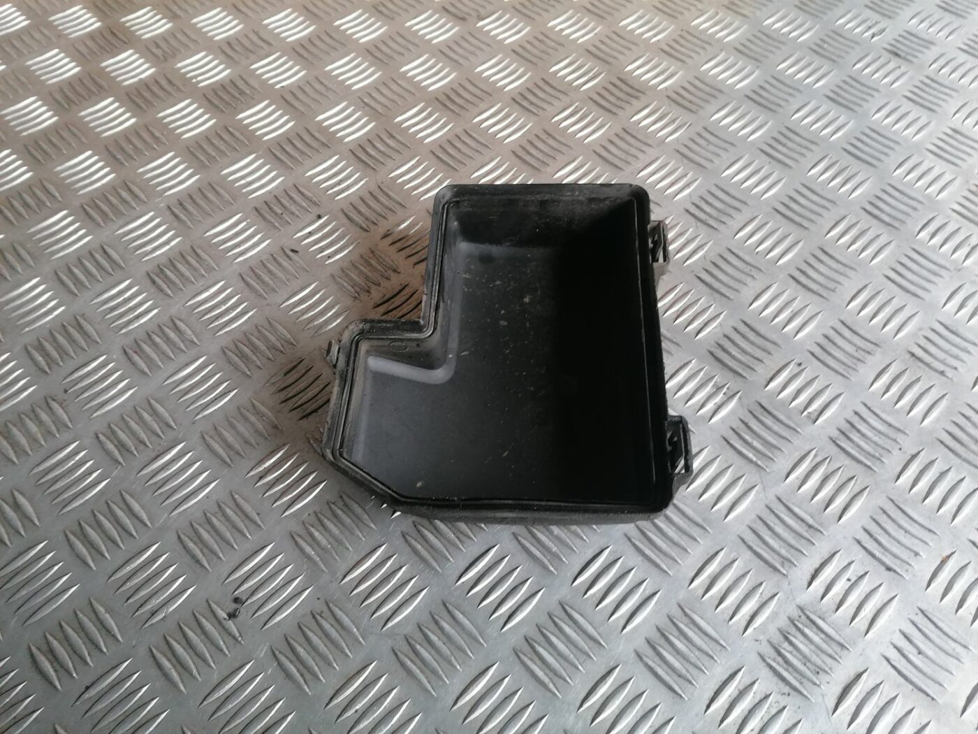 Drošinātāju kārbas korpusa vāks priekš VOLVO S60 2004