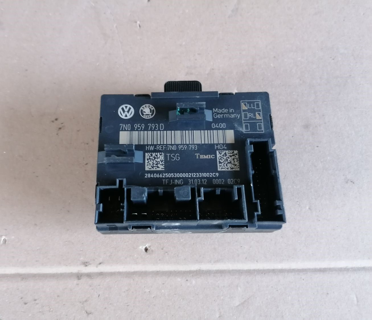 Priekšējo kreiso durvju vadības bloks priekš SKODA YETI 2012