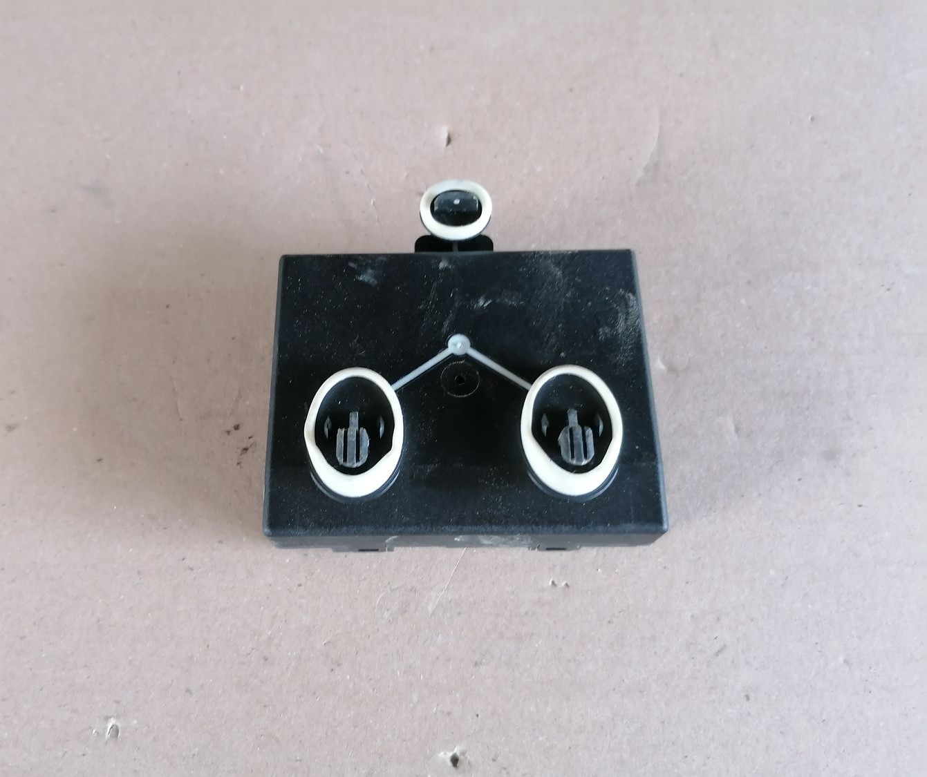 Priekšējo kreiso durvju vadības bloks priekš SKODA YETI 2012