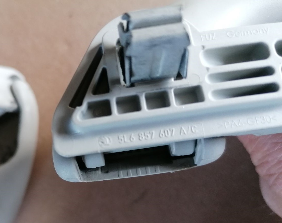 Salona rokturis griestos priekš SKODA YETI 2012 4 Salona rokturis griestos priekš SKODA YETI 2012