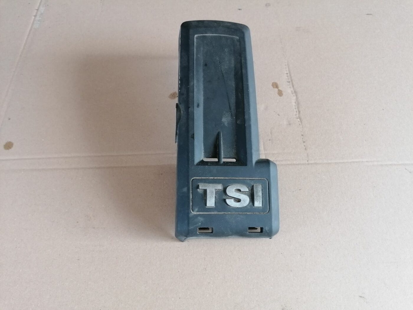 Dzinēja dekoratīva vāka daļa priekš SKODA YETI 2012