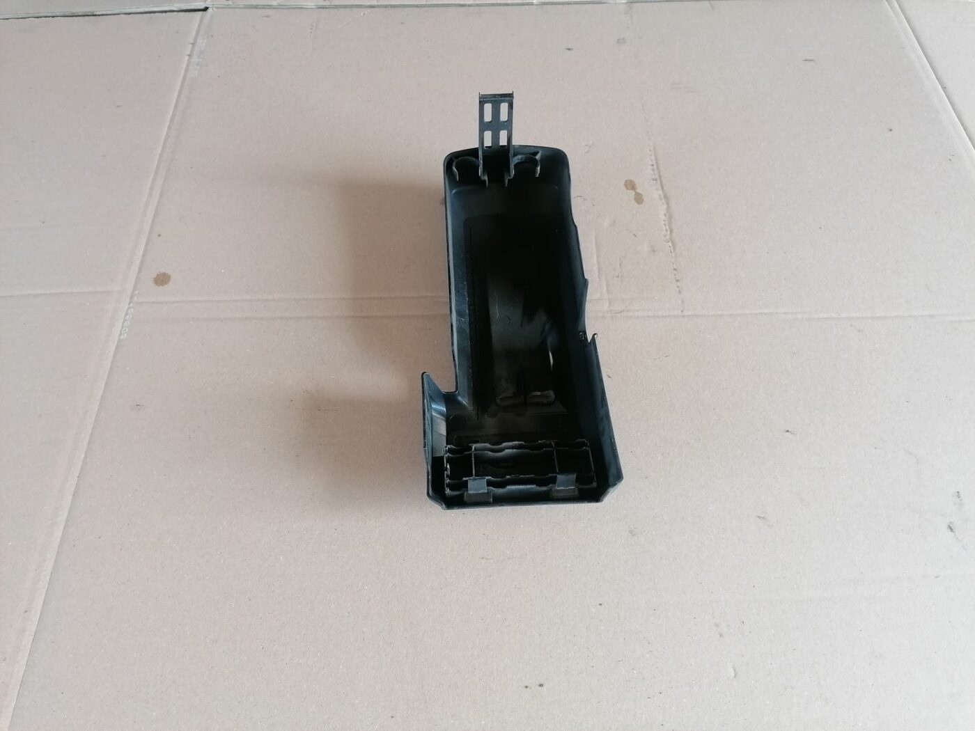 Dzinēja dekoratīva vāka daļa priekš SKODA YETI 2012