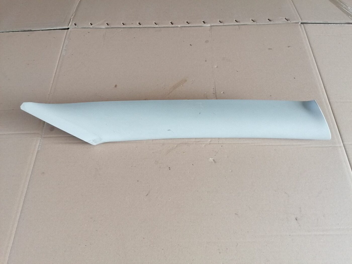 Priekšējas salona statnes apdare priekš SKODA YETI 2012 1 Priekšējas salona statnes apdare priekš SKODA YETI 2012