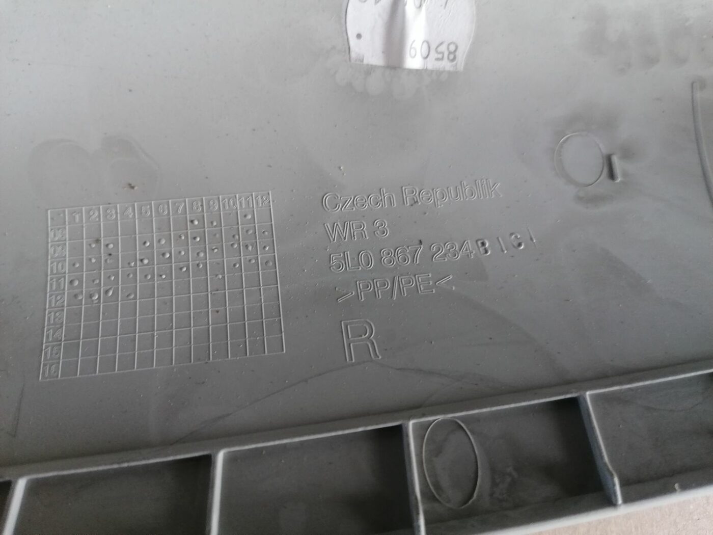 Priekšējas salona statnes apdare priekš SKODA YETI 2012 3 Priekšējas salona statnes apdare priekš SKODA YETI 2012