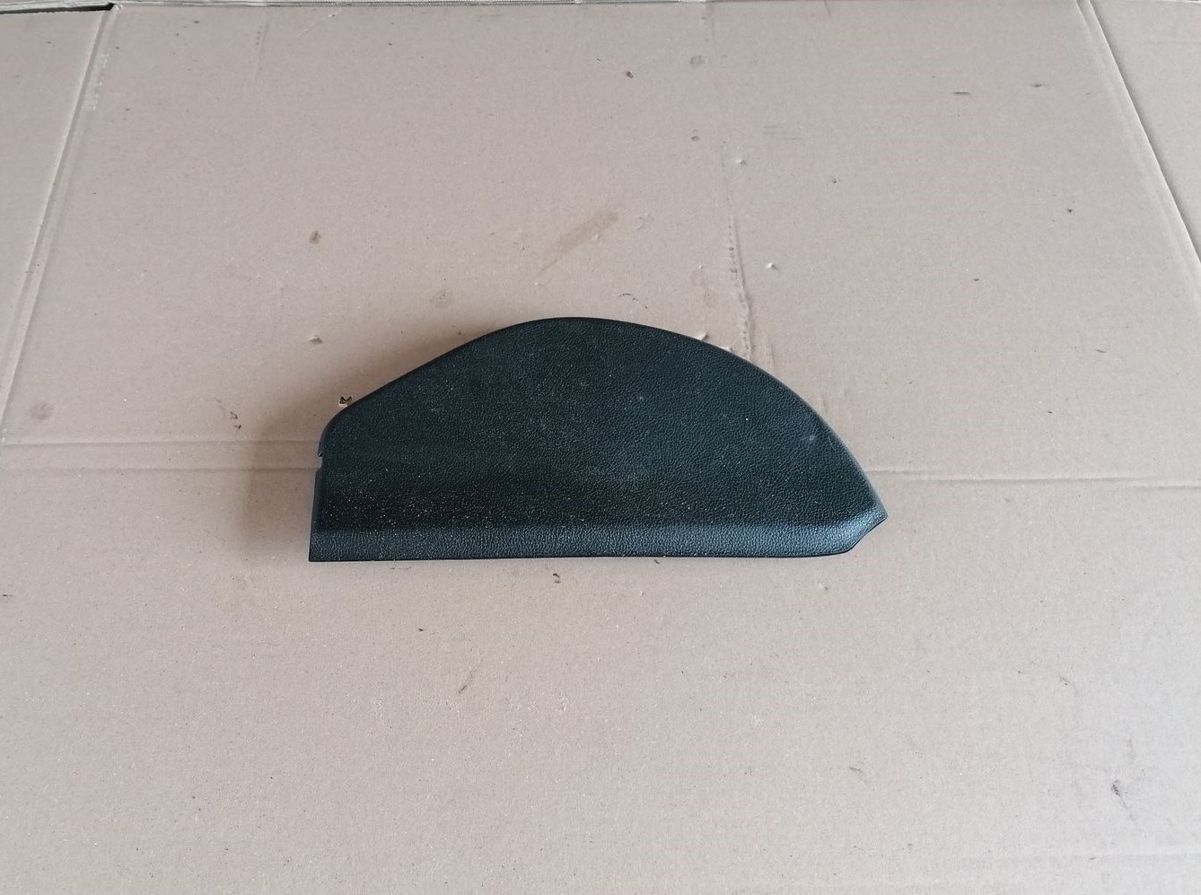 Mērinstrumentu paneļa sānu apdare priekš SKODA YETI 2012 1 Mērinstrumentu paneļa sānu apdare priekš SKODA YETI 2012