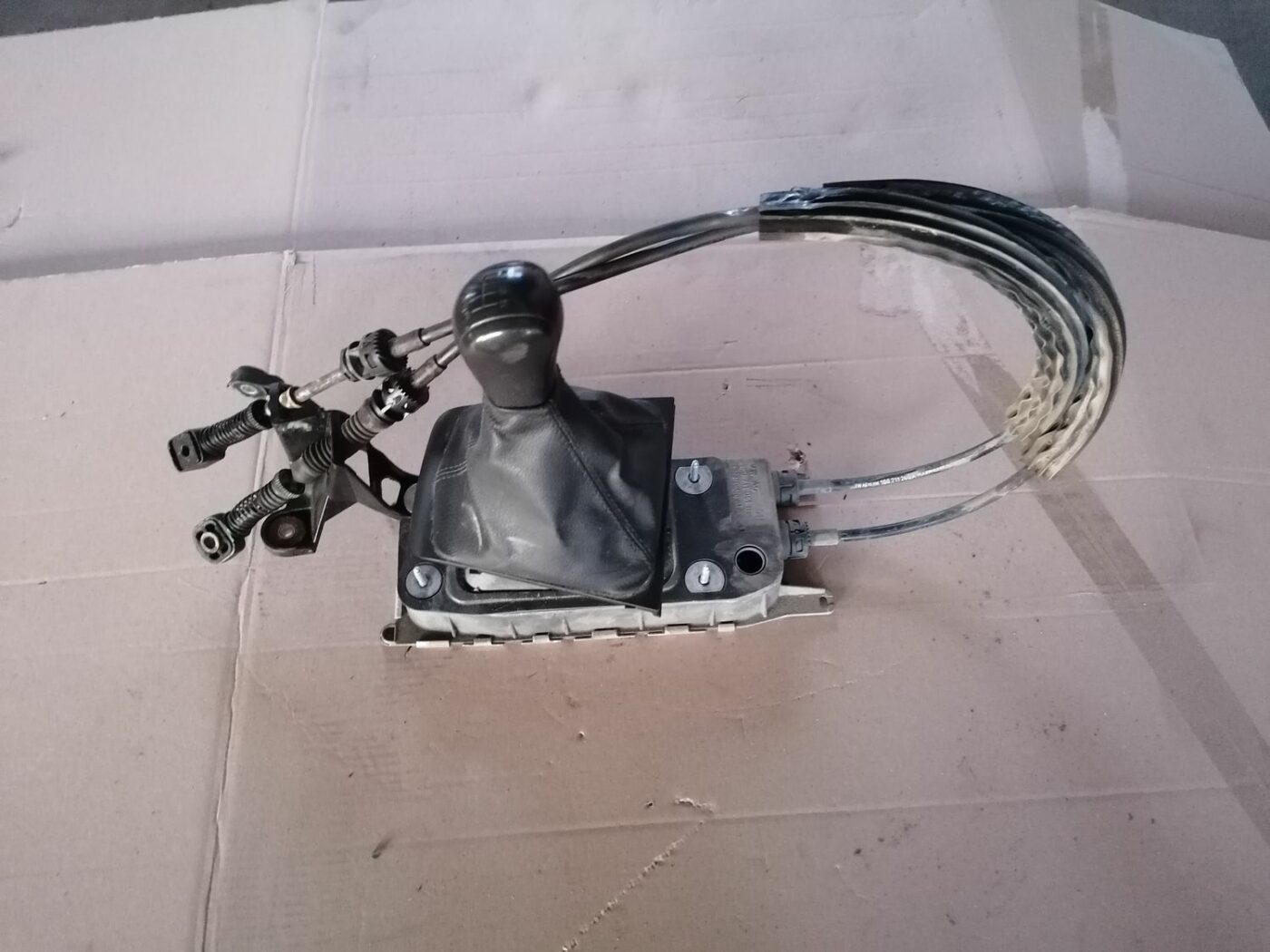 Ātrumu pārslēgšanas slēdzis priekš SKODA YETI 2012 1 Ātrumu pārslēgšanas slēdzis priekš SKODA YETI 2012