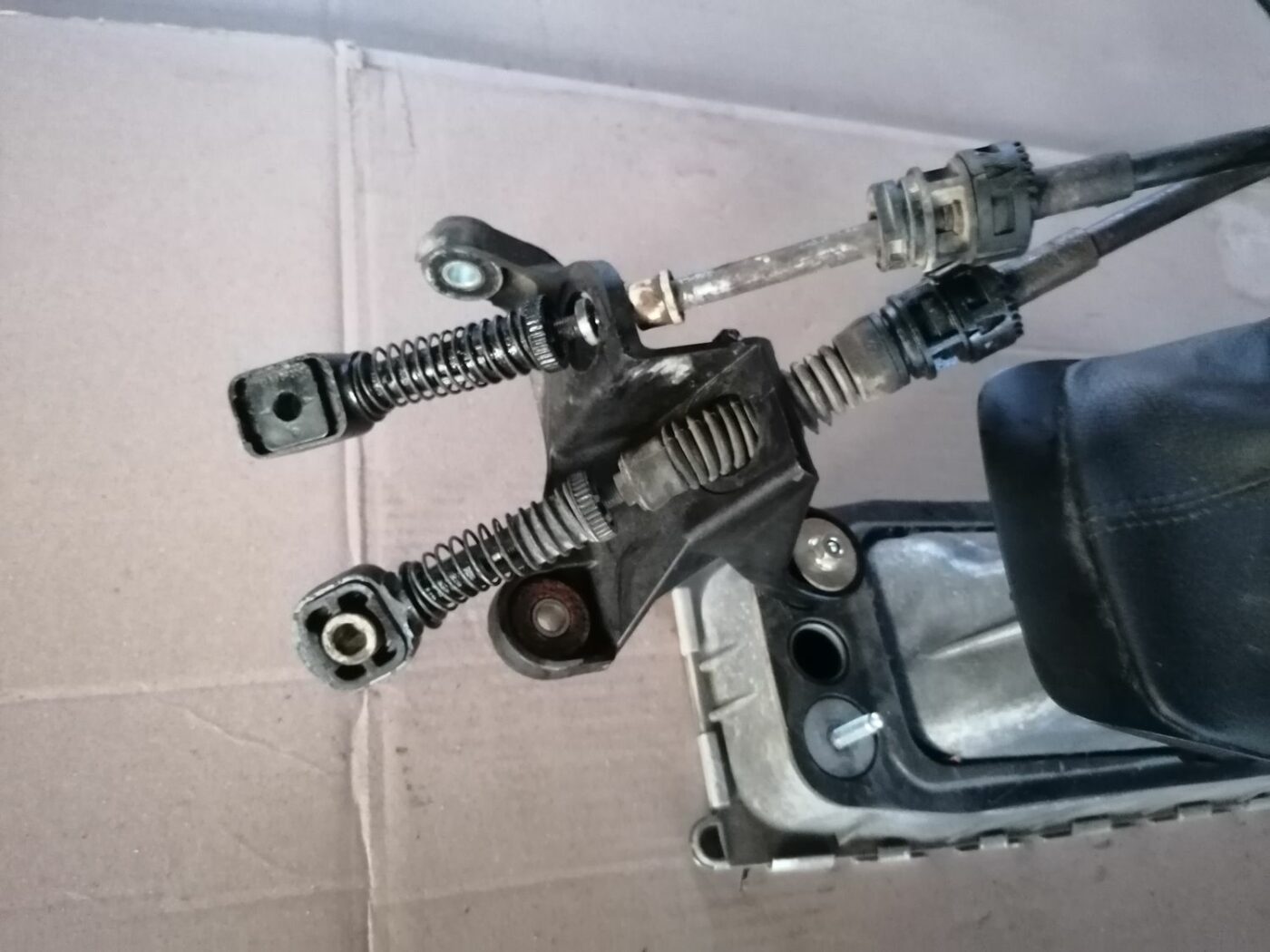 Ātrumu pārslēgšanas slēdzis priekš SKODA YETI 2012 7 Ātrumu pārslēgšanas slēdzis priekš SKODA YETI 2012