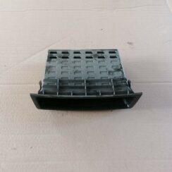 Mantu glabāšanas nodalījums centrā priekš SKODA YETI 2012