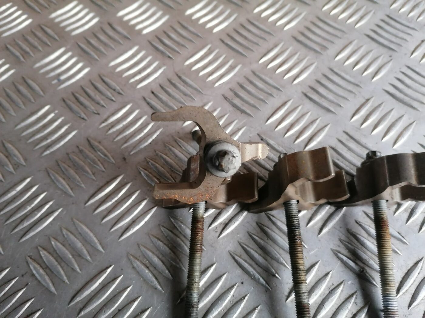 Degvielas smidzinātāja sprauslas turētājs priekš BMW 1 E87 2007 GRAPHITE 4 Degvielas smidzinātāja sprauslas turētājs priekš BMW 1 E87 2007 GRAPHITE