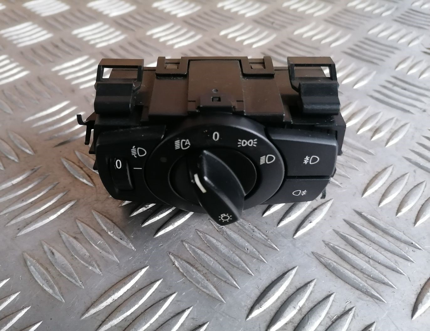 Gaismas slēdzis priekš BMW 1 E87 2007 GRAPHITE 2 Gaismas slēdzis priekš BMW 1 E87 2007 GRAPHITE