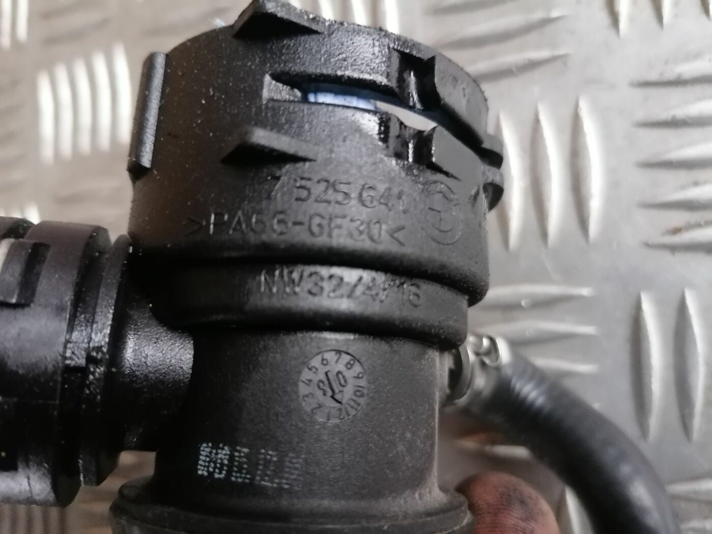 Dzesēšanas šķidruma šļūtene priekš BMW 1 E87 2007 GRAPHITE