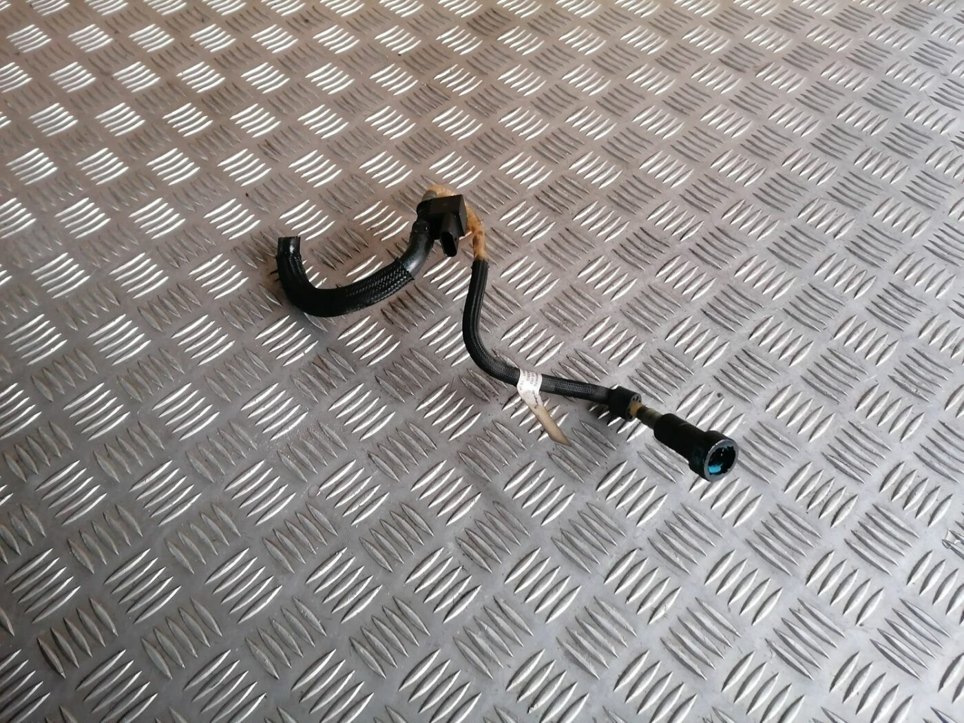 Degvielas caurule priekš BMW 1 E87 2007 GRAPHITE 1 Degvielas caurule priekš BMW 1 E87 2007 GRAPHITE