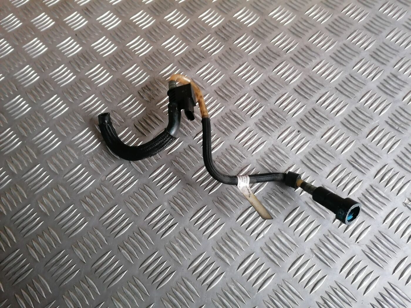 Degvielas caurule priekš BMW 1 E87 2007 GRAPHITE 3 Degvielas caurule priekš BMW 1 E87 2007 GRAPHITE