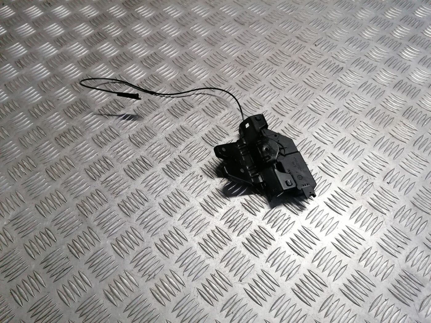 Bagāžnieka vāka slēdzene priekš BMW 1 E87 2007 GRAPHITE 6 Bagāžnieka vāka slēdzene priekš BMW 1 E87 2007 GRAPHITE