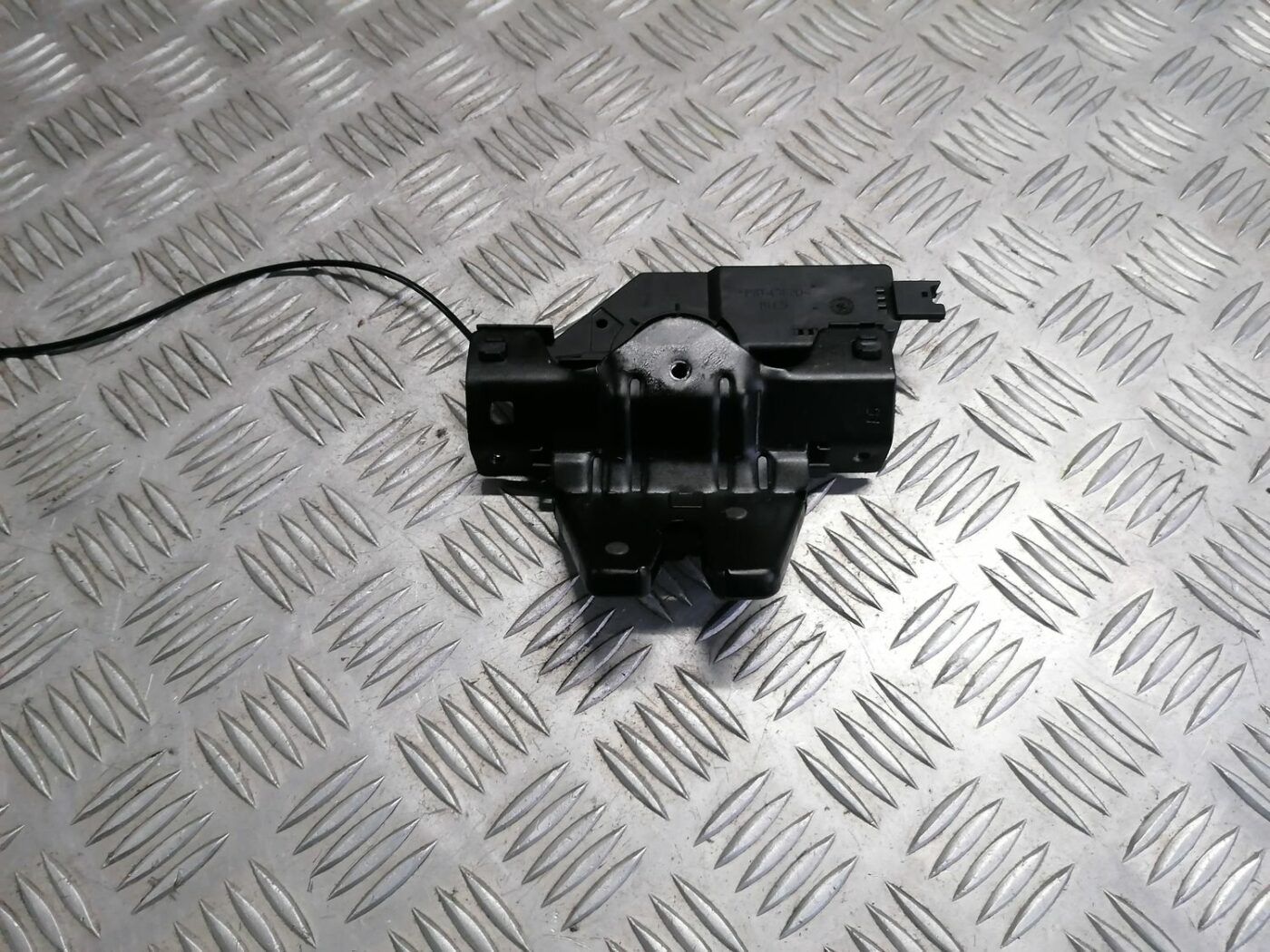 Bagāžnieka vāka slēdzene priekš BMW 1 E87 2007 GRAPHITE 3 Bagāžnieka vāka slēdzene priekš BMW 1 E87 2007 GRAPHITE