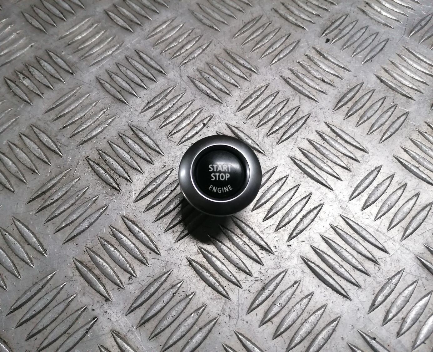 Dzinēja START/STOP poga priekš BMW 1 E87 2007 GRAPHITE 2 Dzinēja START/STOP poga priekš BMW 1 E87 2007 GRAPHITE