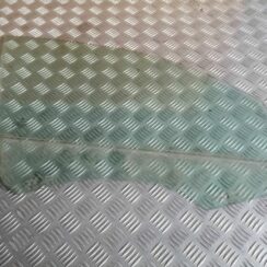 Priekšējo labo durvju stikls priekš BMW 1 E87 2007 GRAPHITE