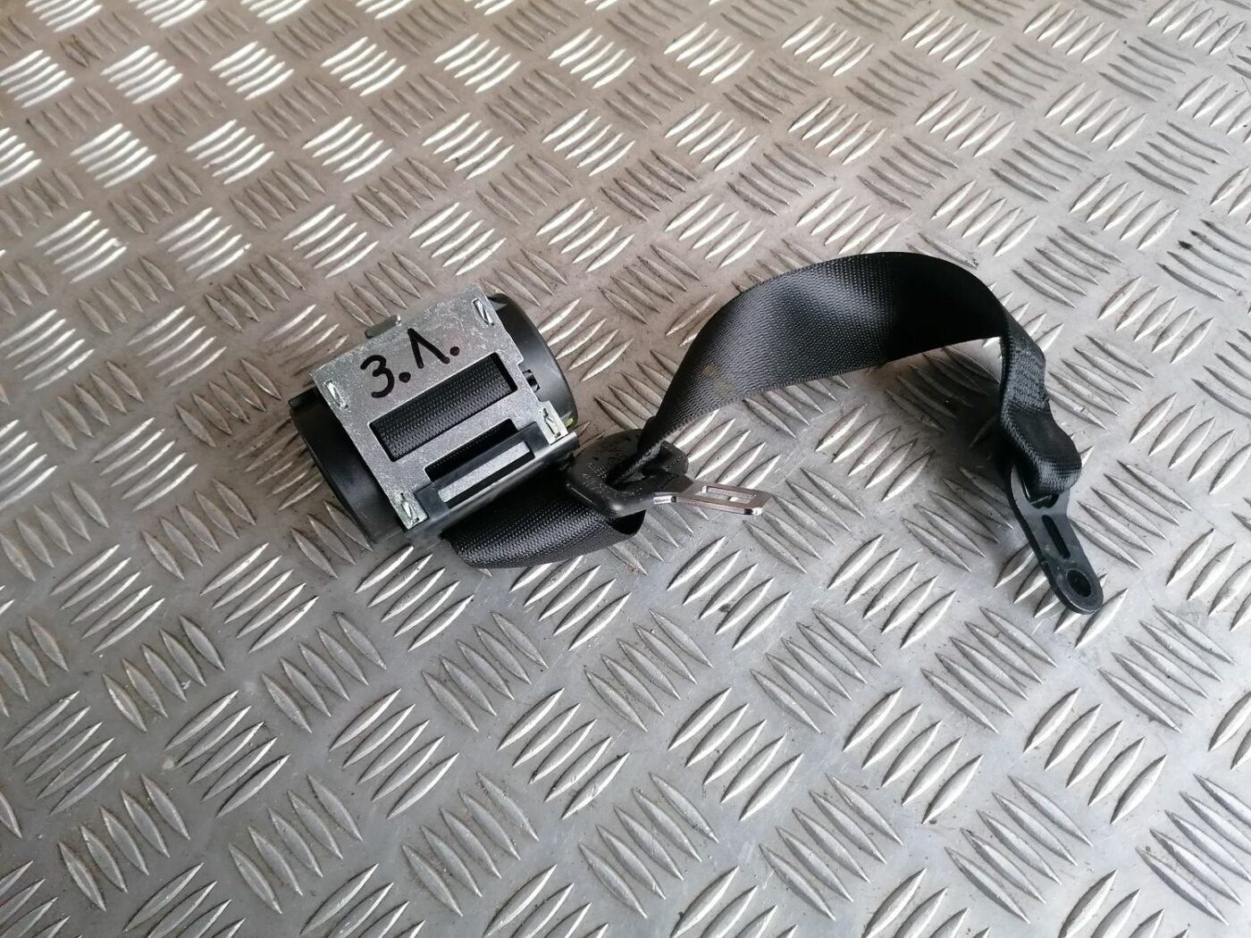 Aizmugurējā kreisa drošības josta priekš BMW 1 E87 2007 GRAPHITE