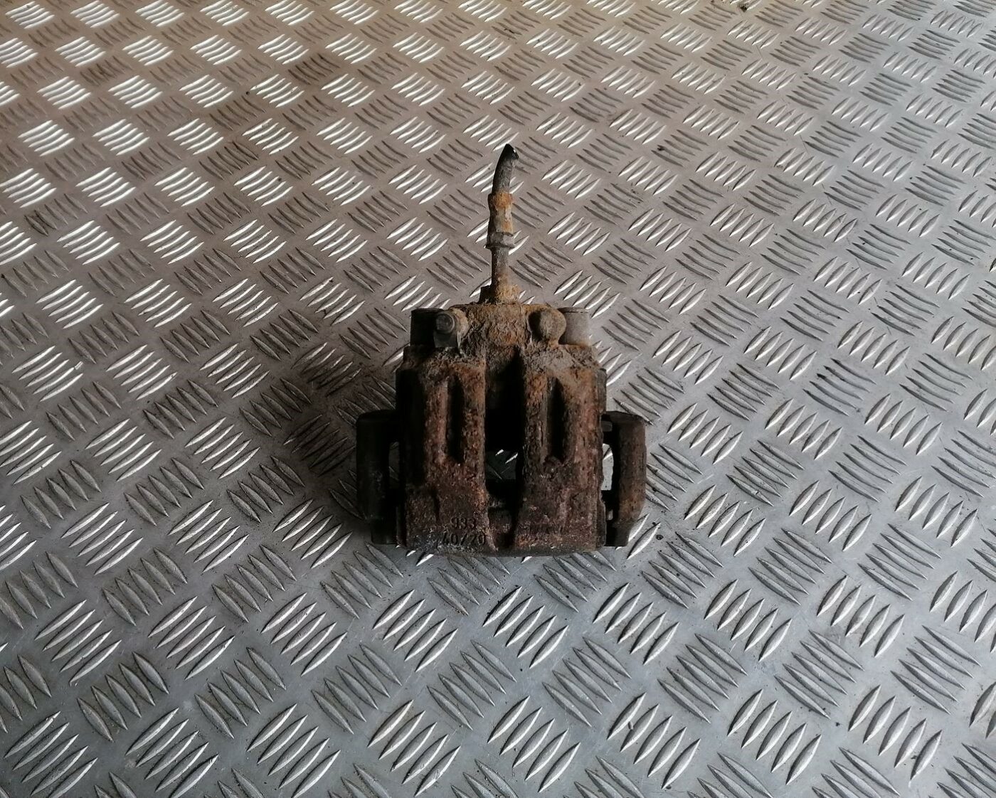 Aizmugurējais labais suports priekš BMW 1 E87 2007 GRAPHITE 1 Aizmugurējais labais suports priekš BMW 1 E87 2007 GRAPHITE