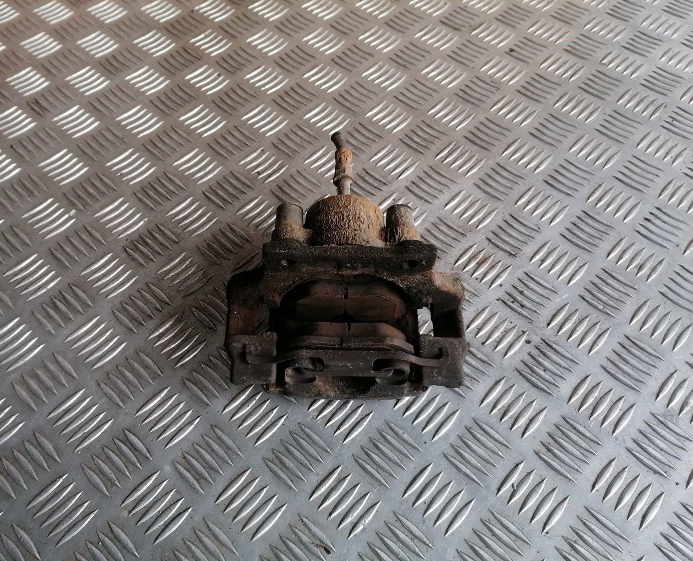 Aizmugurējais labais suports priekš BMW 1 E87 2007 GRAPHITE 5 Aizmugurējais labais suports priekš BMW 1 E87 2007 GRAPHITE