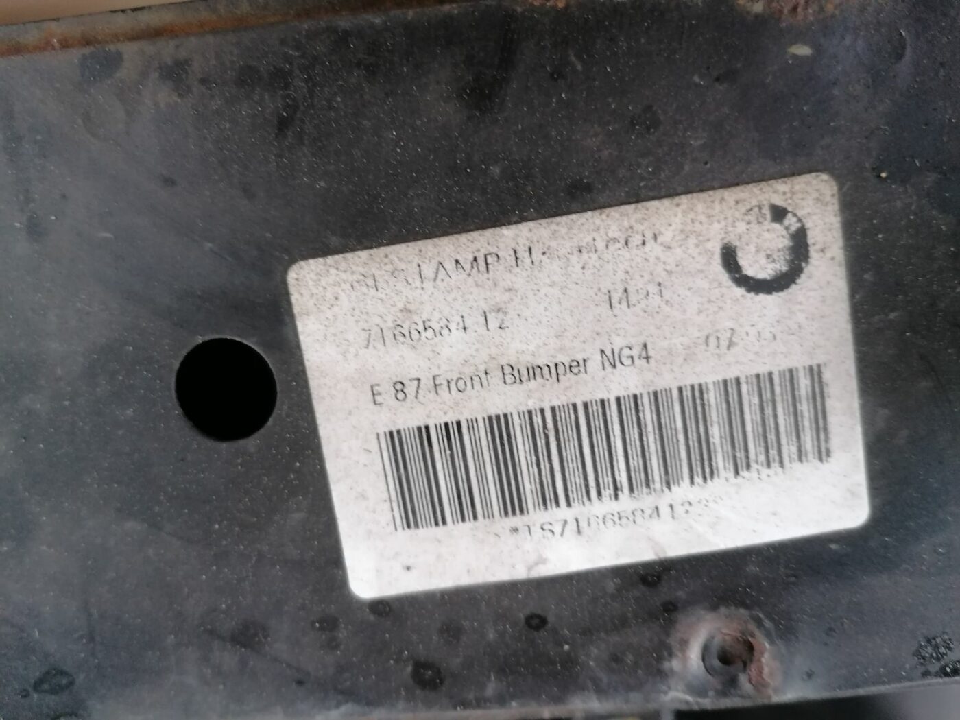 Priekšējā radiatora rāmis priekš BMW 1 E87 2007 GRAPHITE 4 Priekšējā radiatora rāmis priekš BMW 1 E87 2007 GRAPHITE