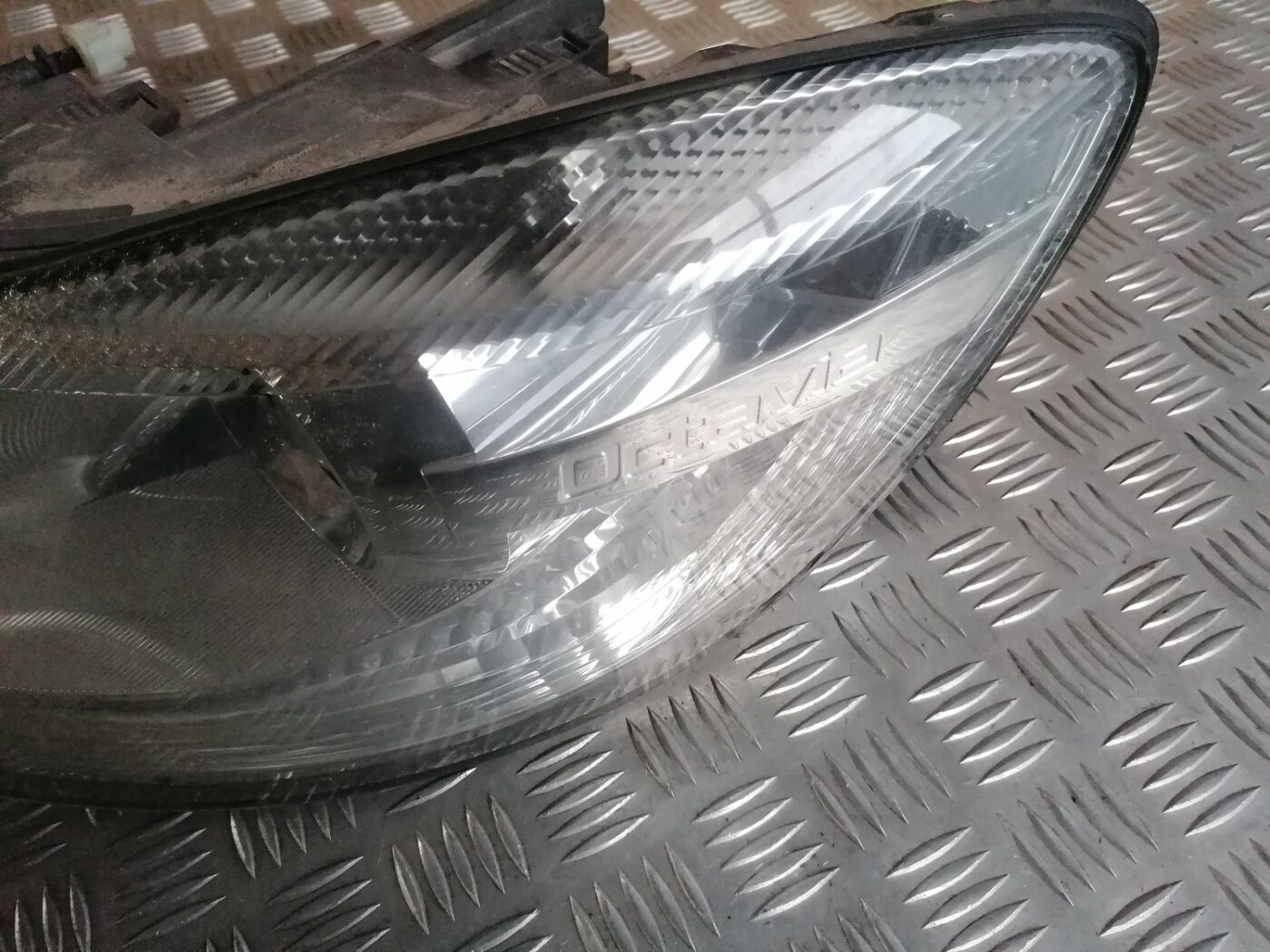 Priekšējais kreisais lukturis priekš SKODA OCTAVIA 2012 2 Priekšējais kreisais lukturis priekš SKODA OCTAVIA 2012