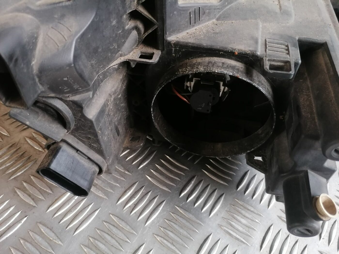 Priekšējais kreisais lukturis priekš SKODA OCTAVIA 2012 5 Priekšējais kreisais lukturis priekš SKODA OCTAVIA 2012