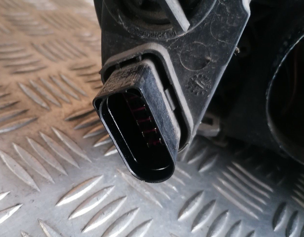 Priekšējais kreisais lukturis priekš SKODA OCTAVIA 2012 4 Priekšējais kreisais lukturis priekš SKODA OCTAVIA 2012