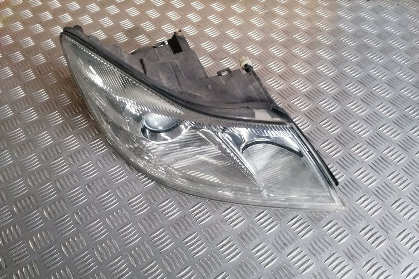 Priekšējais labais lukturis priekš SKODA OCTAVIA 2012 1 Priekšējais labais lukturis priekš SKODA OCTAVIA 2012