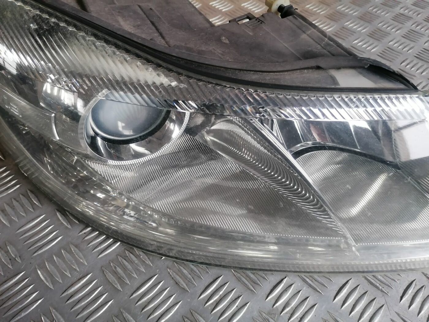 Priekšējais labais lukturis priekš SKODA OCTAVIA 2012 11 Priekšējais labais lukturis priekš SKODA OCTAVIA 2012