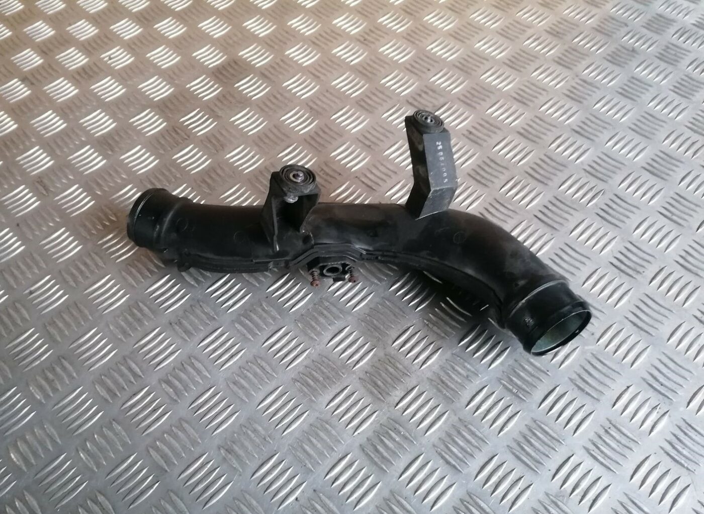 Interkulera caurule priekš SKODA OCTAVIA 2012 1 Interkulera caurule priekš SKODA OCTAVIA 2012