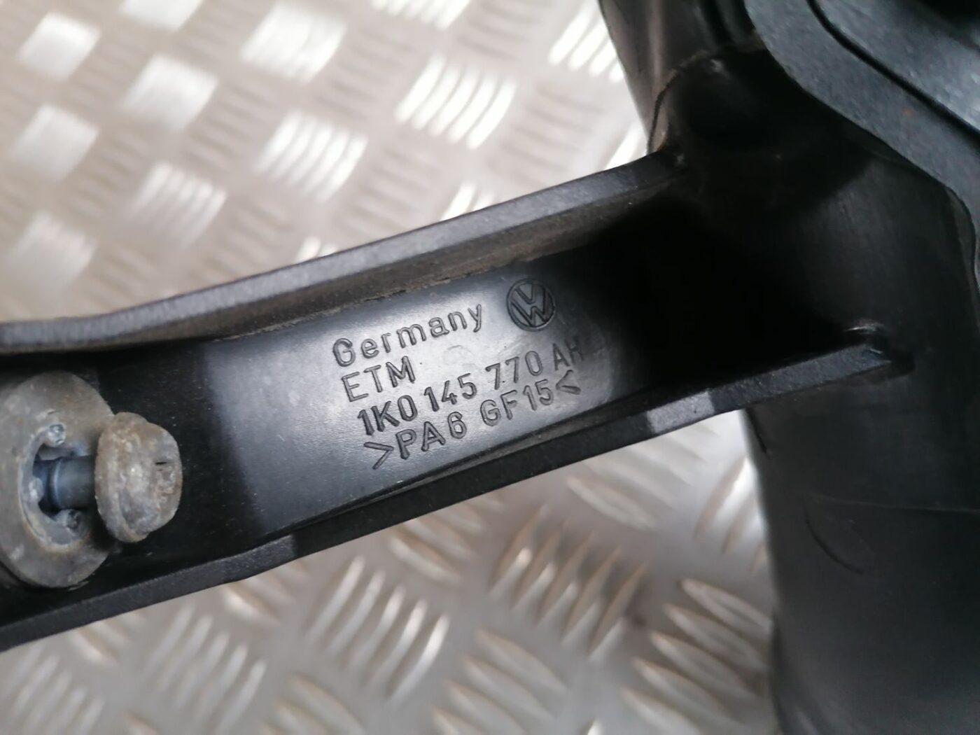 Interkulera caurule priekš SKODA OCTAVIA 2012 5 Interkulera caurule priekš SKODA OCTAVIA 2012