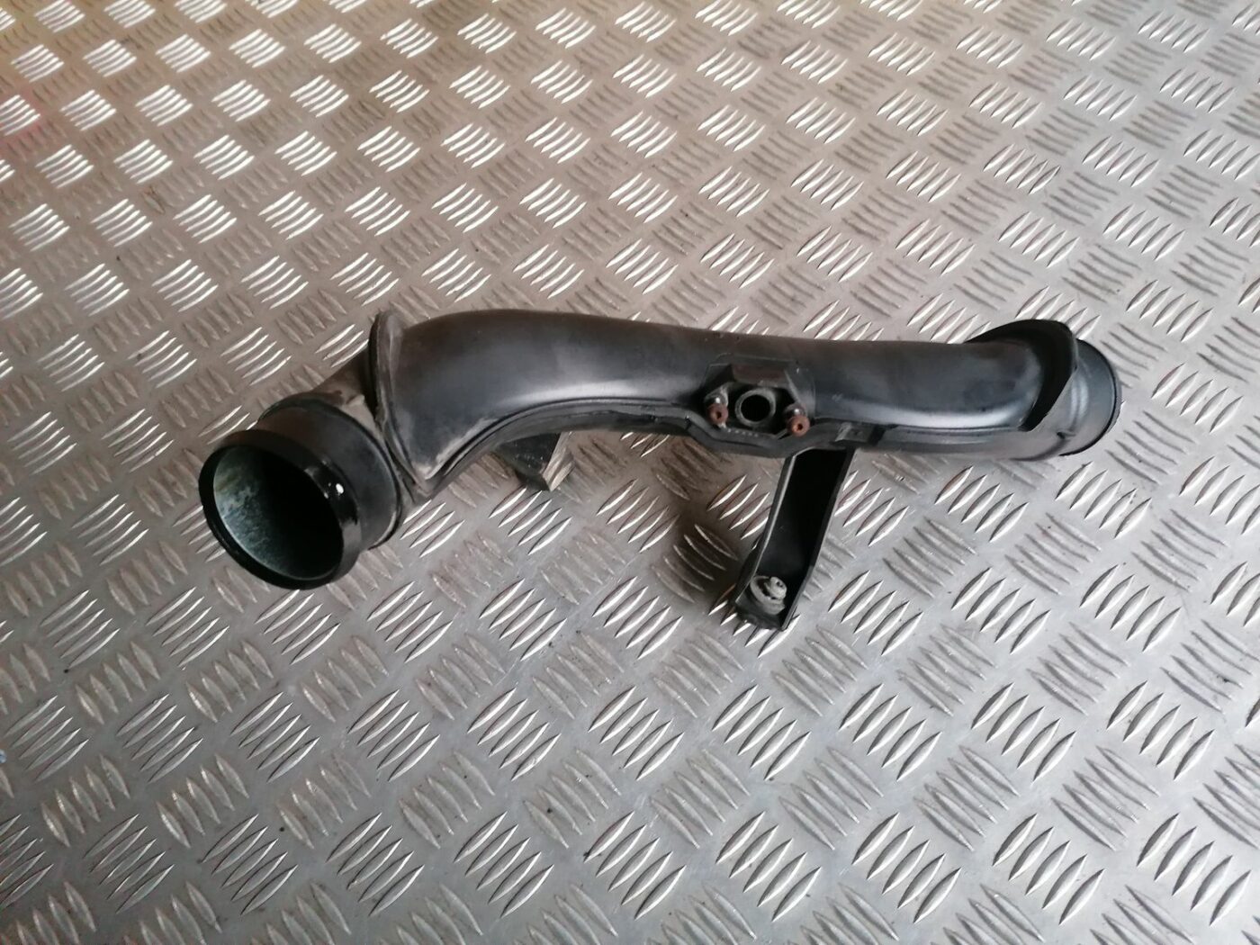 Interkulera caurule priekš SKODA OCTAVIA 2012 4 Interkulera caurule priekš SKODA OCTAVIA 2012