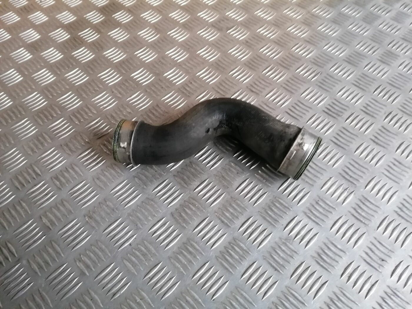 Interkulera caurule priekš SKODA OCTAVIA 2012 1 Interkulera caurule priekš SKODA OCTAVIA 2012