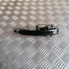 Priekšējāis kreisais durvju rokturis priekš SKODA OCTAVIA 2012