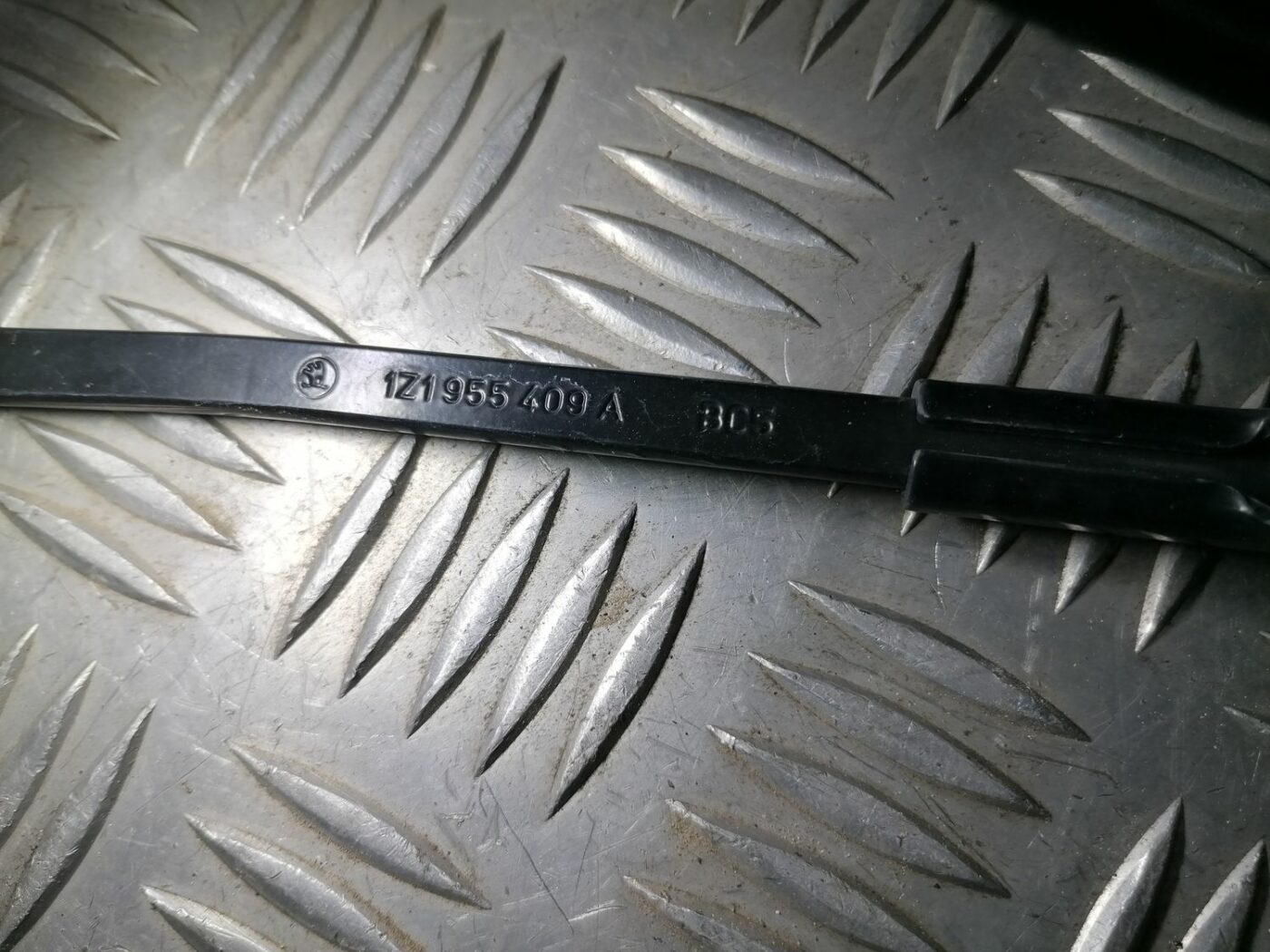 Vējstikla slotu turētāju komplekts priekš SKODA OCTAVIA 2012