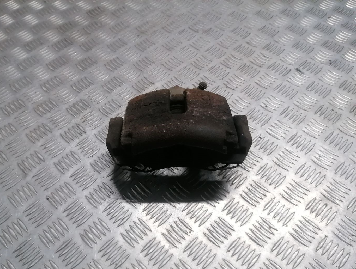 Priekšējais kreisais suports priekš SKODA OCTAVIA 2012 1 Priekšējais kreisais suports priekš SKODA OCTAVIA 2012